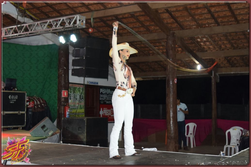 DESFILE DA RAINHA DA EXPOVALE 2019